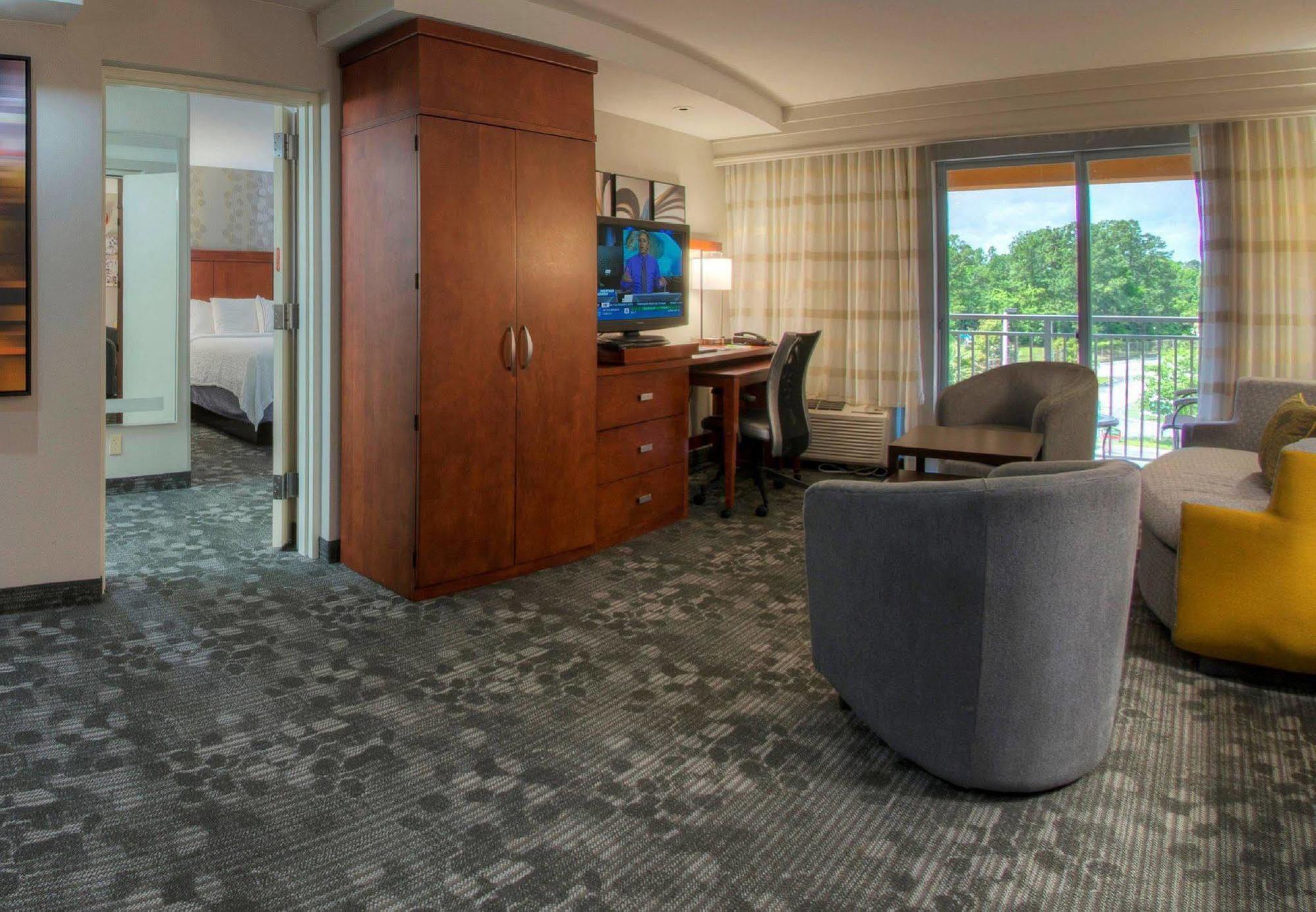Courtyard Jacksonville 3*